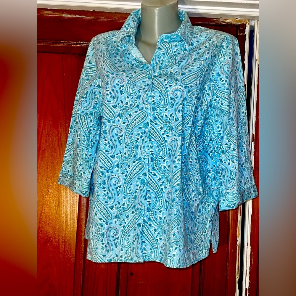 Studio Works Woman Wrinkle Free 3/4 sleeve Button Down Top.  Size 1X